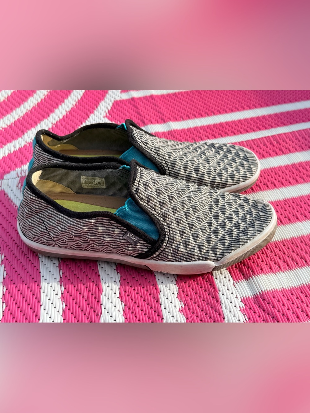 Women’s Plae Slip-On Shoes Size 8.5 Embossed 3D Knit